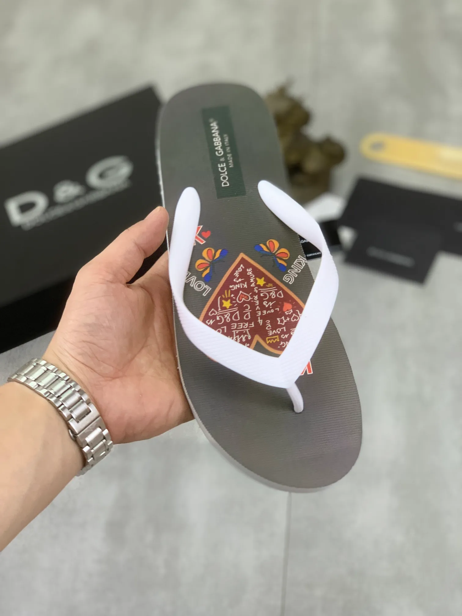 Men's Men's Shoes💰P220💰[New Style]🆘[DG] Official website popular Dolce & Gabbana men's flip-flops are on sale at the counter simultaneously! Original fabric imported from Italy. Original bottom provided by the original factory. Size: Adult 36-45. Children’s size: 30-37. Multiple colors available.